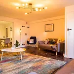 Seafront Apartment With Garden