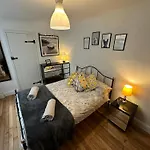 Seafront Apartment With Garden